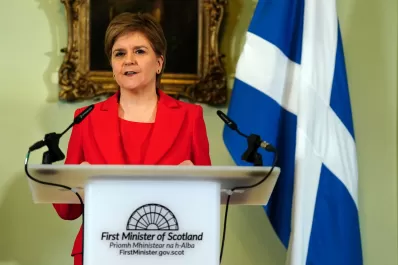 Nicola Sturgeon, primera ministra de Escocia, anunció su renuncia