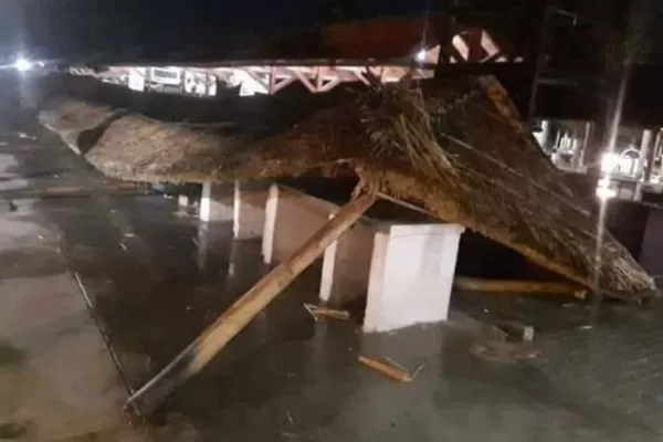 Temporal: los fuertes vientos provocaron destrozos en la feria de Simoca