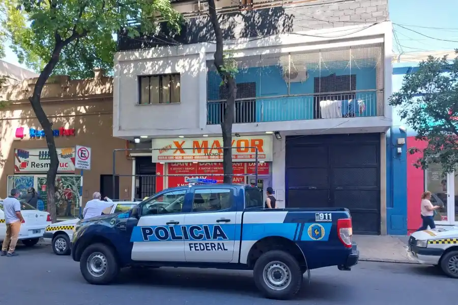 Allanan dos comercios en Tucumán por infracción a la Ley de Marcas