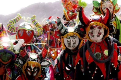 Máscaras y caretas del carnaval político tucumano