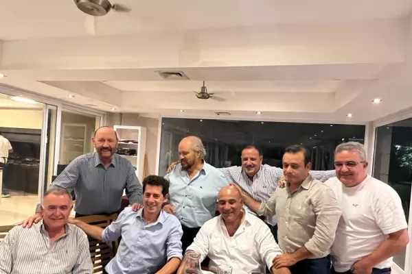 Cena y encuentro político en la residencia de Juan Manzur