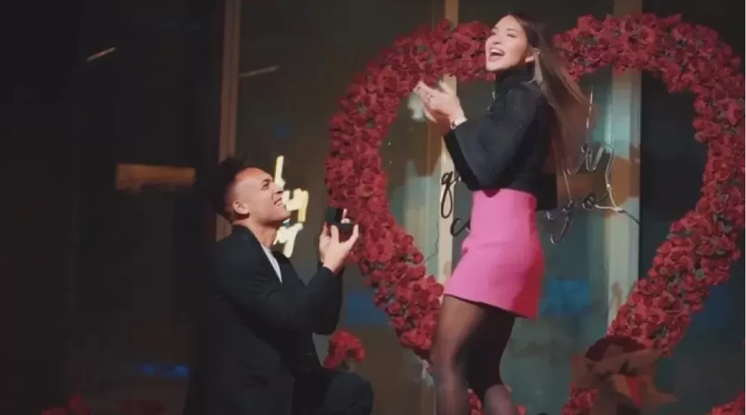 Lautaro Martínez le hizo una romántica propuesta de casamiento a su novia