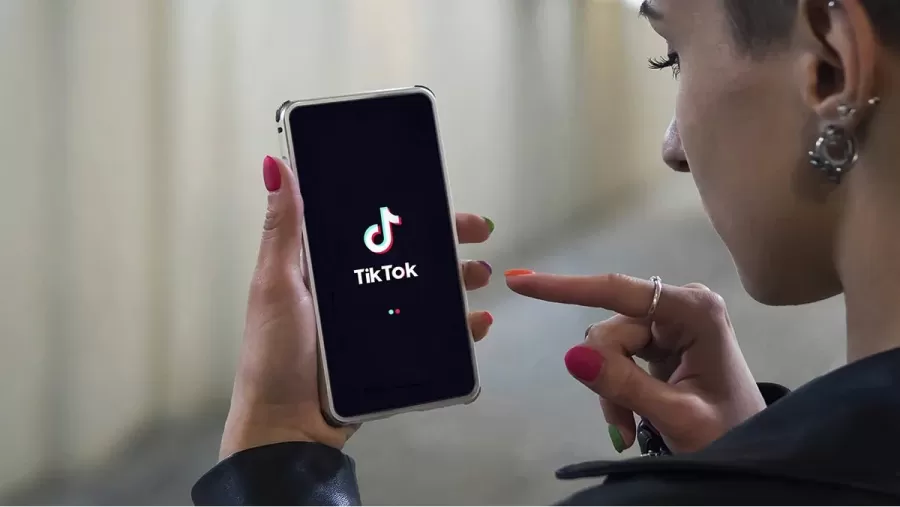 TikTok analiza cobrar por ver videos: las razones