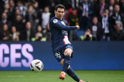 Messi apareció en el final para darle un agónico triunfo al PSG ante Lille