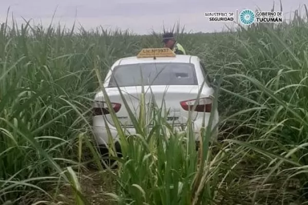 Roban un taxi: hallaron el vehículo abandonado en un campo
