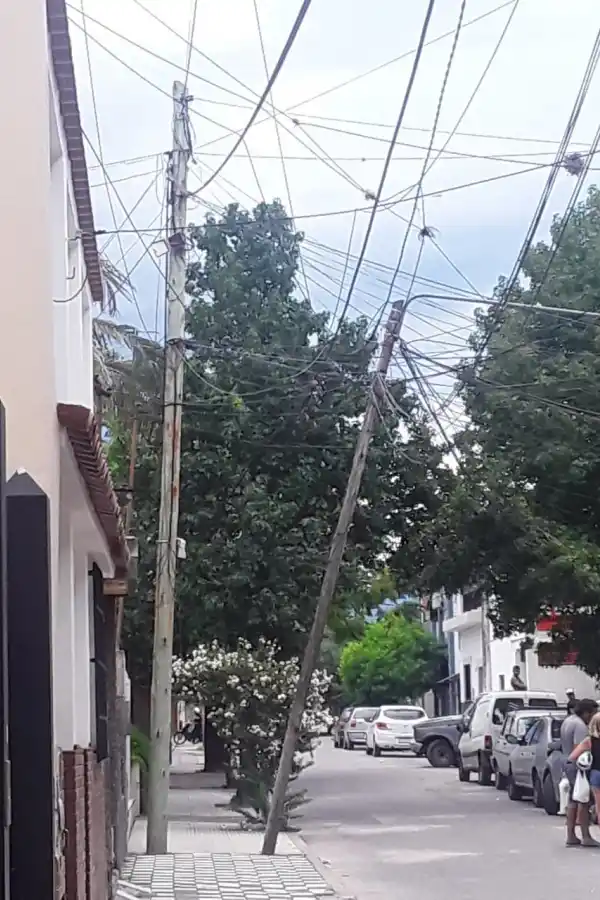 LA GACETA en WhatsApp: “Se están robando las tapas”