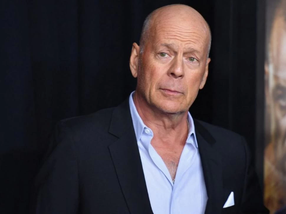 EN EL OCASO. La dura enfermedad hizo a Bruce Willis dejar la vida pública hace un año. Ahora se informó exactamente de qué padece.     
