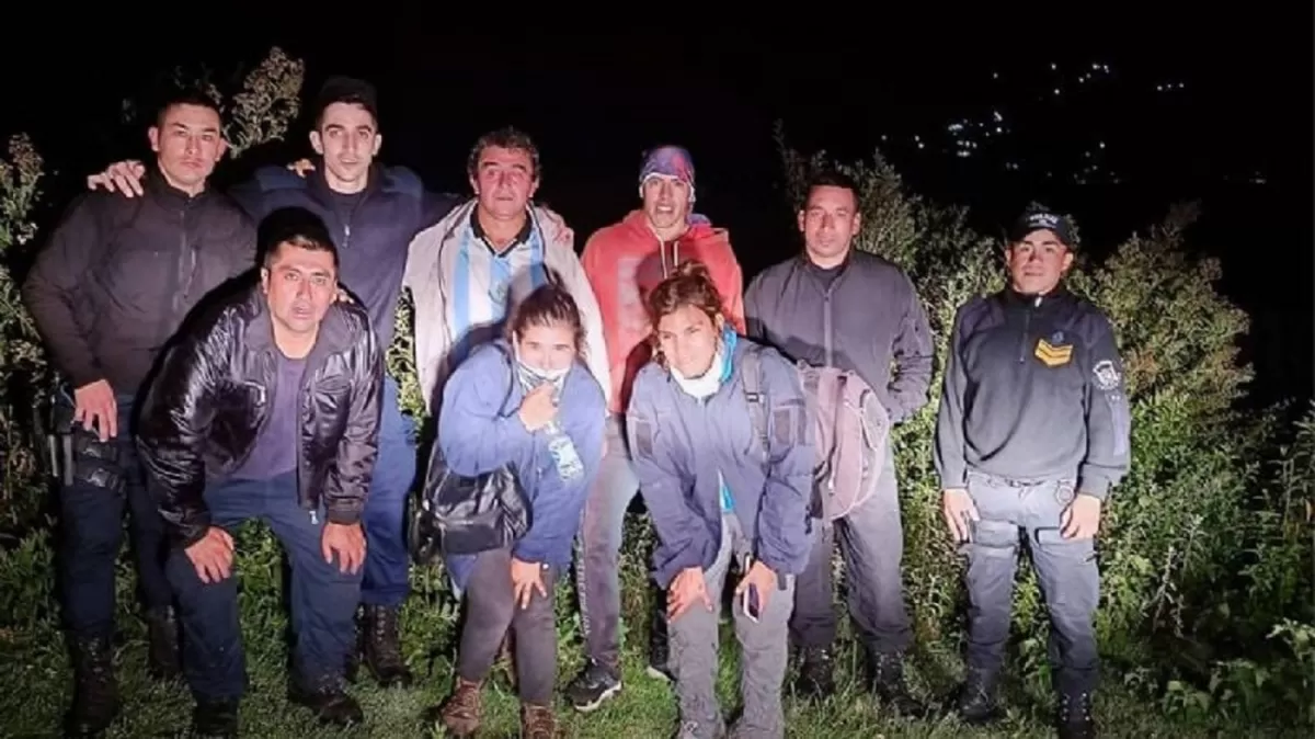 Rescatan a dos turistas tucumanas extraviadas en Andalgalá