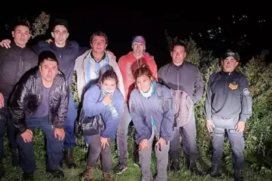 Rescatan a dos turistas tucumanas extraviadas en Andalgalá