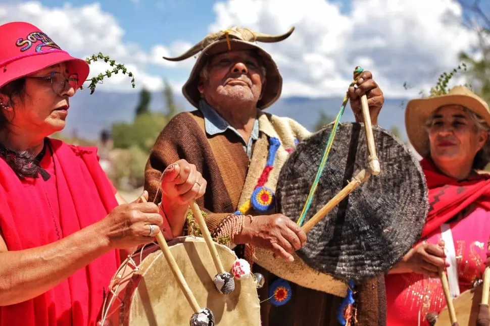 DE TODOS LADOS. Copleros de distintos pueblos de los Valles se dieron cita en Amaicha para realizar un nuevo homenaje a la Madre Tierra.  Ente Tucumán Turismo  / fotos Gerardo Iratchet   