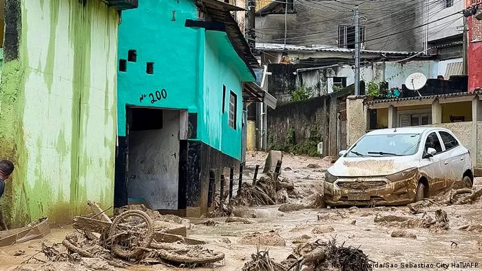 EN RUINAS. Barrios enteros de Sao Sebastiao quedaron bajo el lodo.  