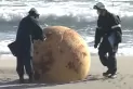 Una misteriosa bola de hierro apareció en una playa de Japón