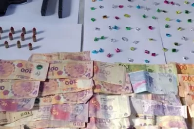 En un allanamiento secuestraron dosis de cocaína, dinero en efectivo y un arma de fuego