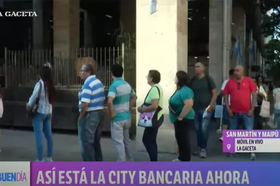 Largas colas en la city ante el paro bancario anunciado para mañana