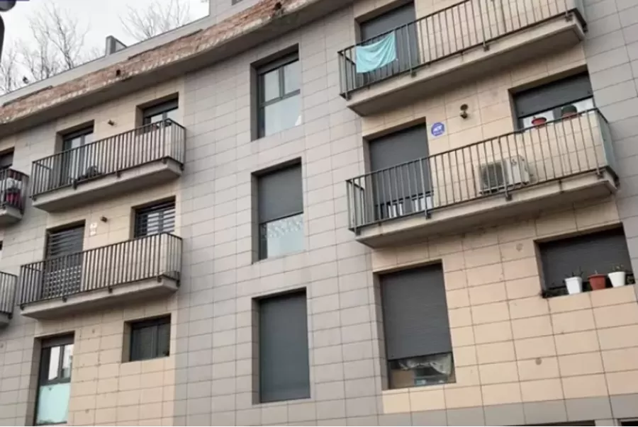 Dos gemelas argentinas cayeron de un tercer piso en Barcelona: una de ellas falleció