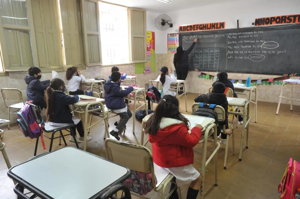 Dan asesoramiento a familias sobre el Seguro Escolar Gratuito