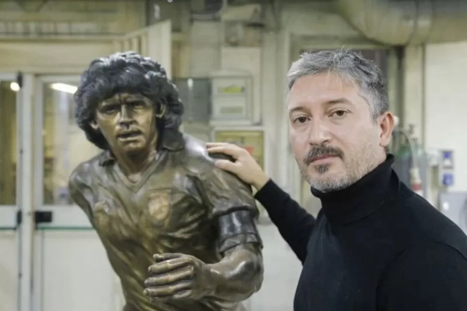 El insólito motivo por el que Napoli sacó la estatua de Maradona y la devolvió al autor