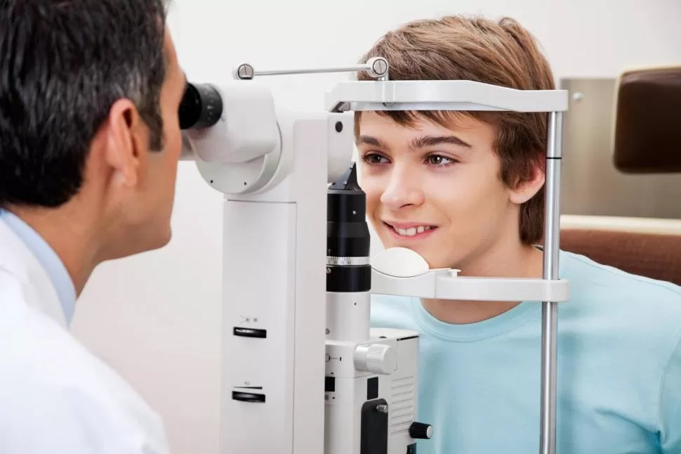 Control oftalmológico. Se recomienda realizar (en niños) una revisión ocular una vez por año, antes de comenzar las clases.  