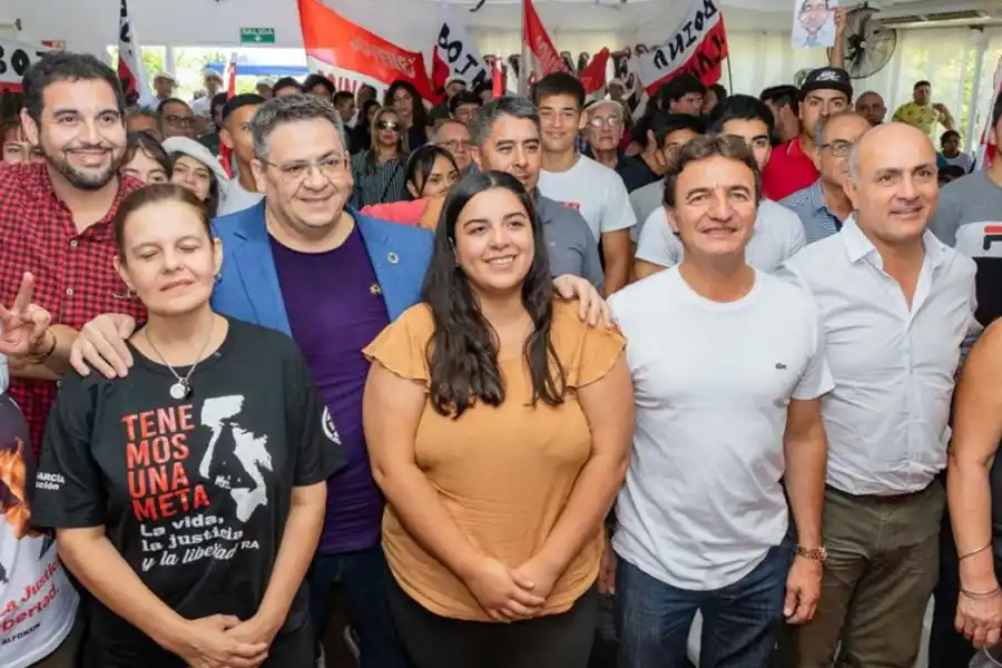 APOYO. El diputado Roberto Sánchez recibió un rotundo respaldo como postulante a gobernador por parte de dirigentes y militantes radicales.