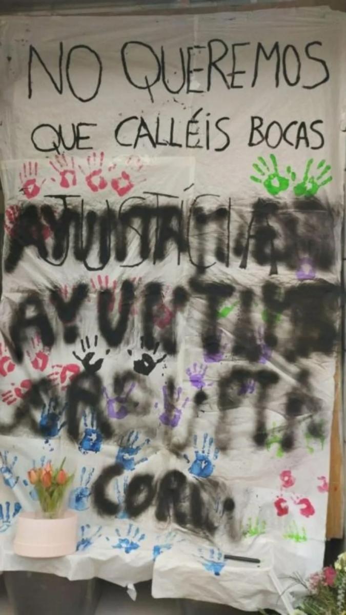 Barcelona: el aberrante mensaje que dejaron en el edificio donde vivían las gemelas argentinas