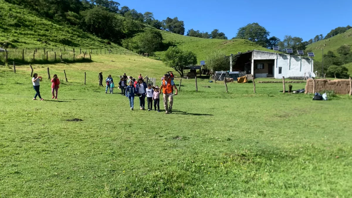 Alumnos, que realizarán viaje de egresados, debieron ser trasladados en el helicóptero de la provincia