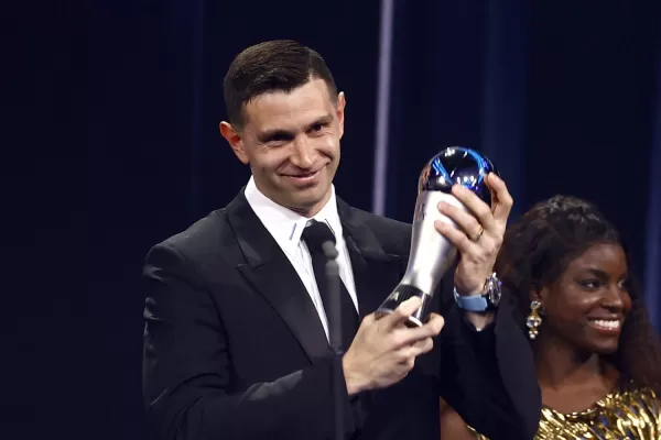 Premios The Best: "Dibu" Martínez ganó como mejor arquero de 2022 y dio un  discurso emocionante