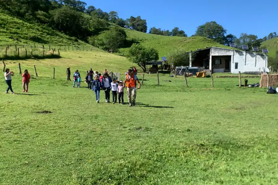 Alumnos, que realizarán viaje de egresados, debieron ser trasladados en el helicóptero de la provincia