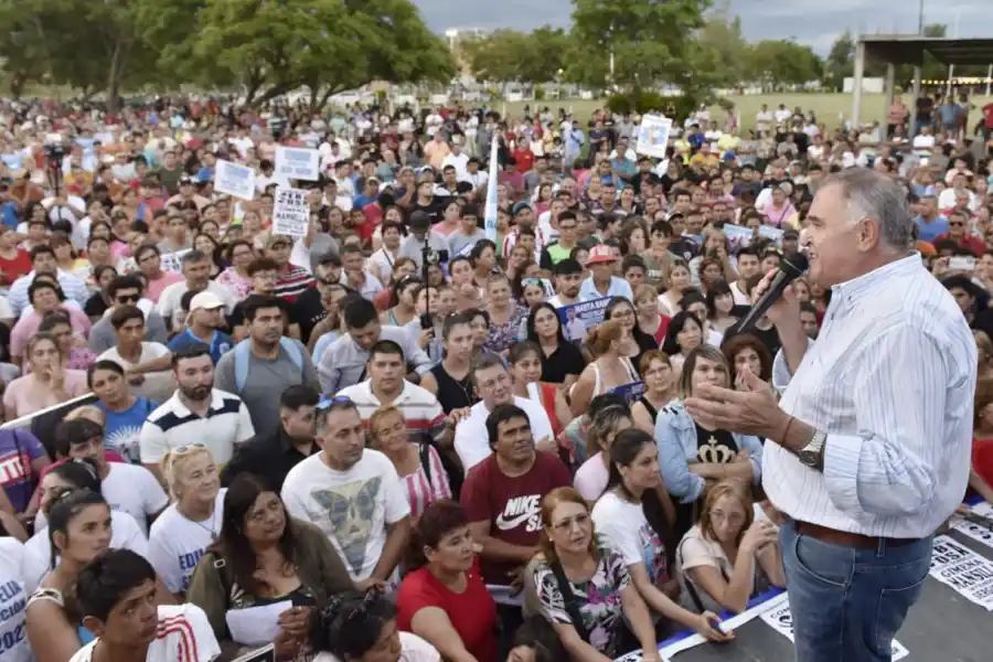 EN AGUILARES. El vicegobernador Osvaldo Jaldo, candidato a gobernador por el PJ. Foto de Comunicación Pública