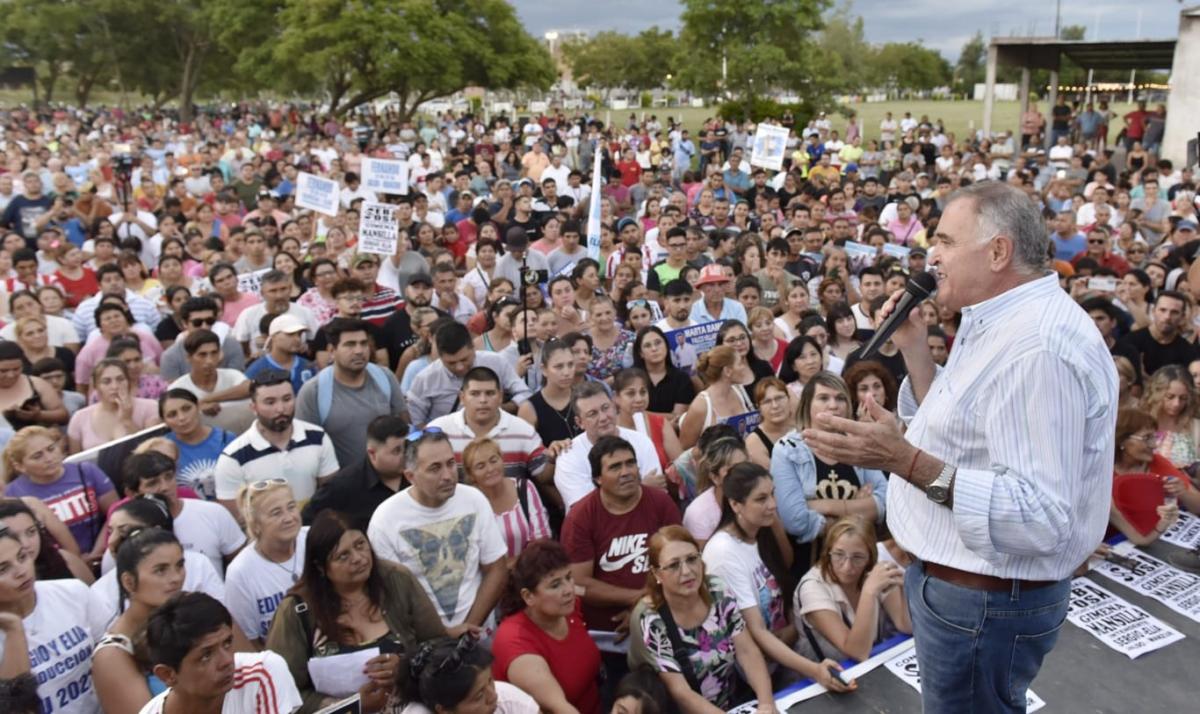 EN AGUILARES. El vicegobernador Osvaldo Jaldo, candidato a gobernador por el PJ. Foto de Comunicación Pública