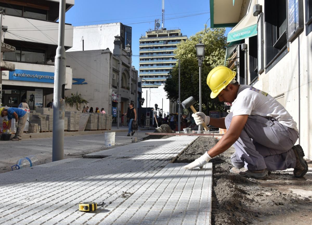 EN CALLE 9 DE JULIO AL 100. Las obras tienen un avance del 80%, indicaron en el municipio. Foto de prensa MST