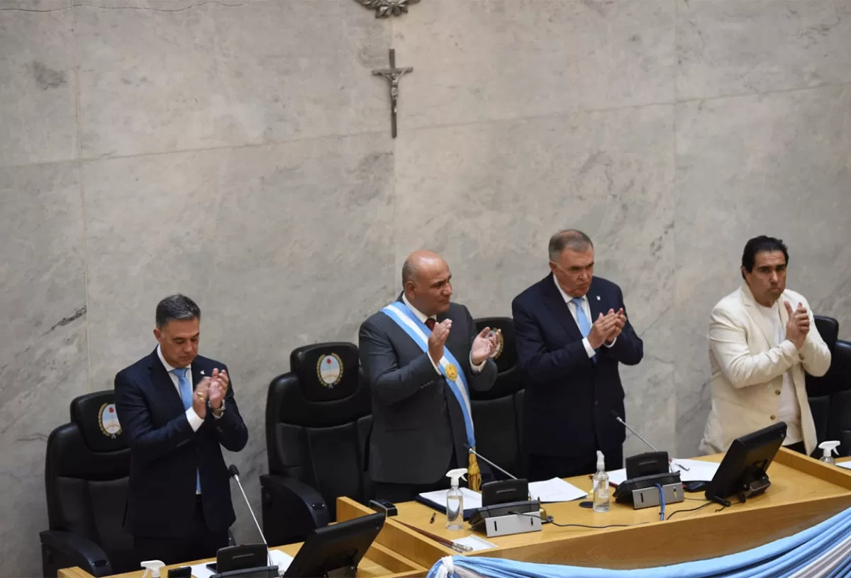 EN EL RECINTO. Manzur, Jaldo y Sergio Mansilla en la Legislatura.