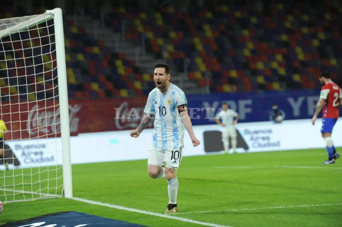 LA ÚLTIMA VEZ. Lionel Messi celebró esa noche, ante Chile, la apertura del marcador mediante un penal.