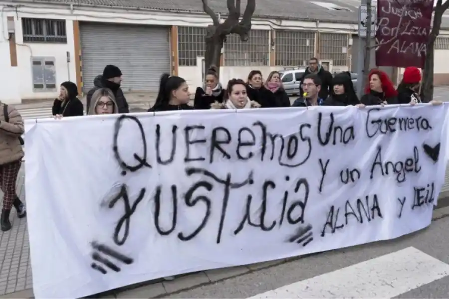 El pueblo de Sallent realizó numerosas movilizaciones desde el trágico episodio de las gemelas argentinas. (Foto: gentileza El Periódico).