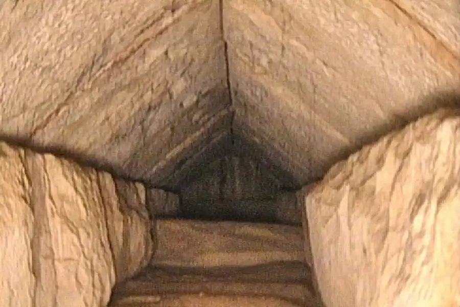 Descubren un misterioso corredor en la Gran Pirámide de Giza en Egipto