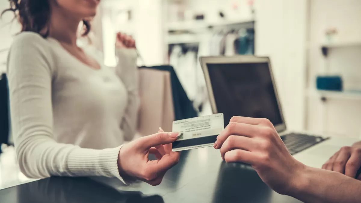 Fuerte caída de las compras con tarjetas de crédito en febrero