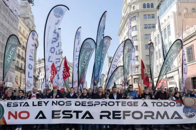 España: policías marcharon contra la reforma de seguridad que impulsa el Gobierno