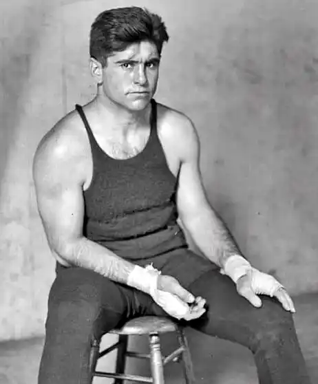 LOS INICIOS. La pelea de Luis Ángel Firpo contra Jack Dempsey en EEUU fue tan popular que obligó a levantar la prohibición porteña al boxeo. 