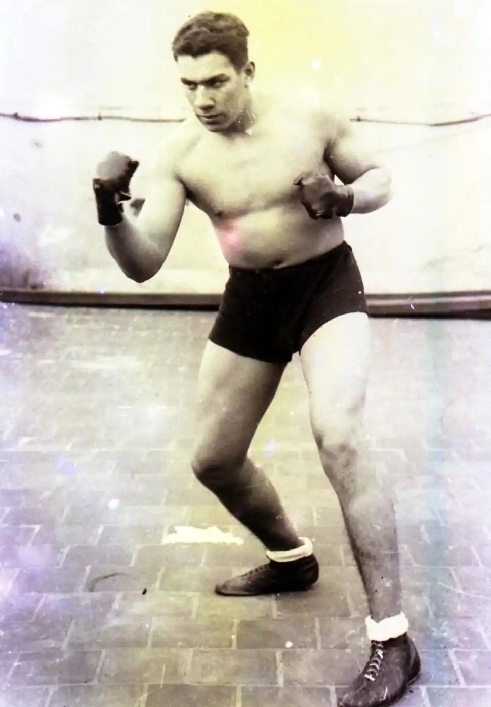 ARTURO RODRÍGUEZ JURADO. Fue boxeador y rugbista.