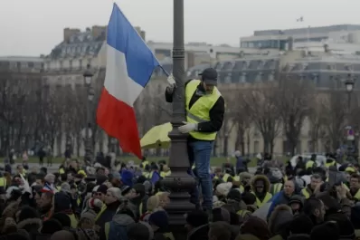 Francia paralizada: este martes habrá huelgas masivas contra la reforma de pensiones