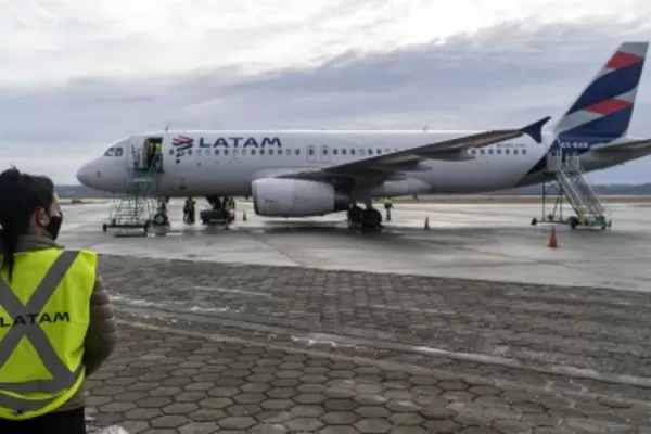 El Gobierno retiró la autorización de un vuelo que unía Brasil con las Islas Malvinas