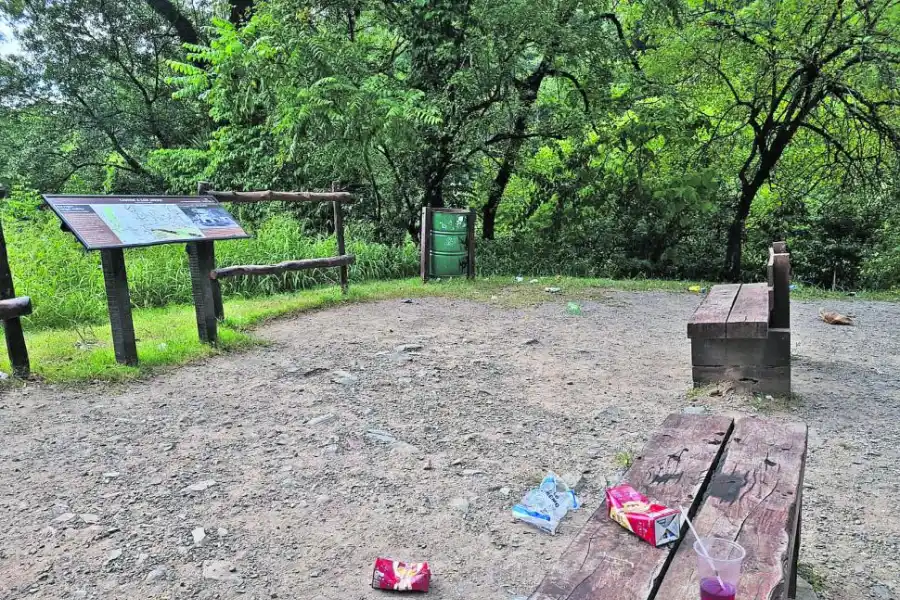 LA MALA COSTUMBRE. La basura es una lamentable protagonista en este mirador del cerro San Javier.