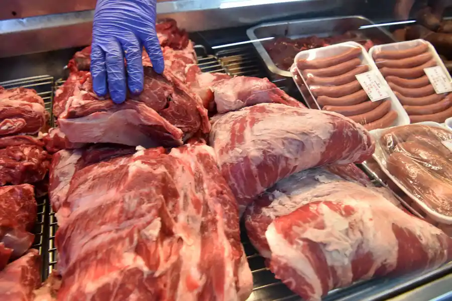 CAE EL CONSUMO. Por el aumento de precios y el deterioro del poder adquisitivo, los argentinos comen menos carne.