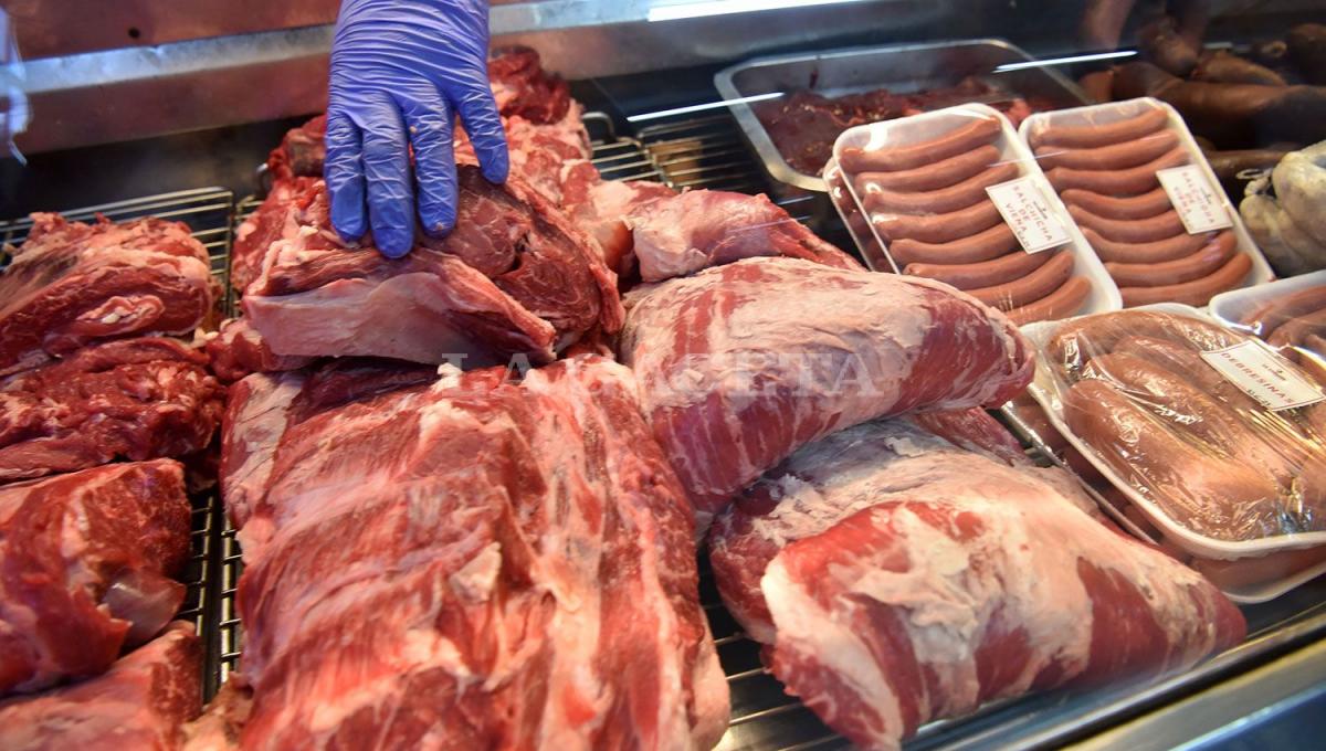 CAE EL CONSUMO. Por el aumento de precios y el deterioro del poder adquisitivo, los argentinos comen menos carne.