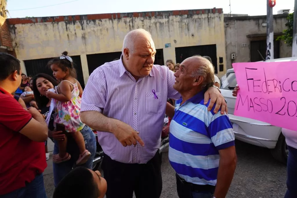Dimes y diretes: Los afiches ahora Kirchner presidente en las calles de Tucumán