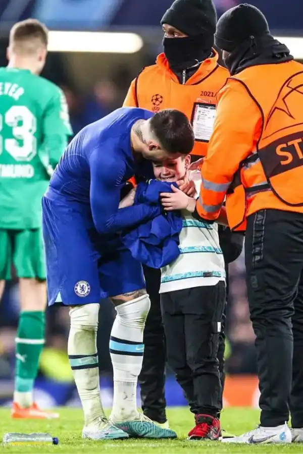 El conmovedor gesto de Enzo Fernández con un mini hincha de Chelsea