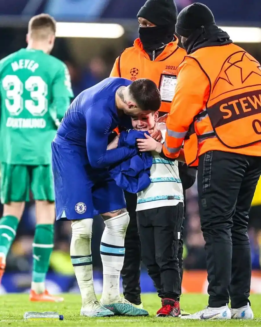 El conmovedor gesto de Enzo Fernández con un mini hincha de Chelsea