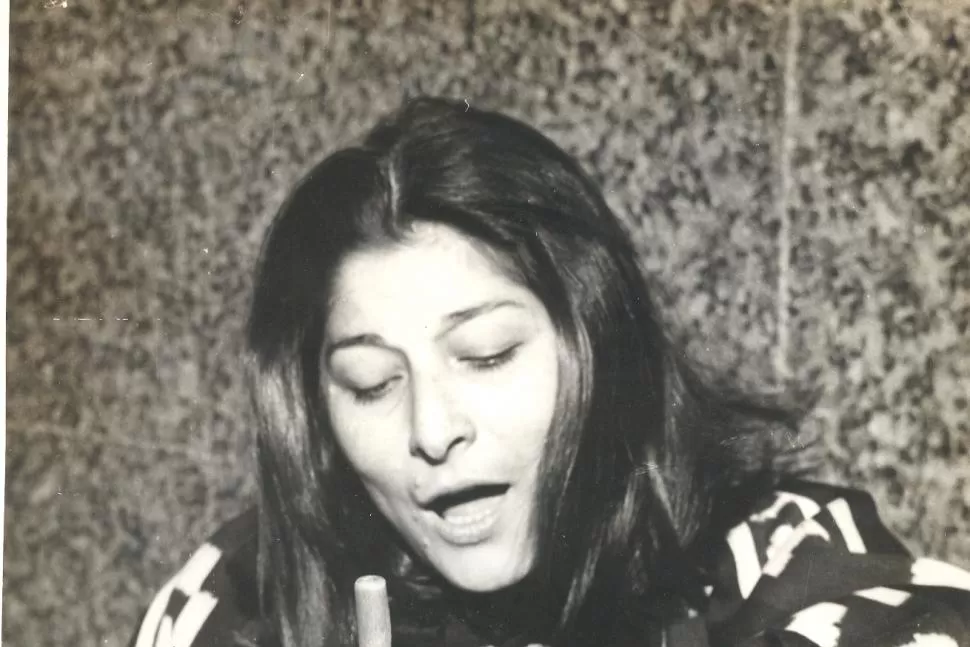 DEL PUEBLO. Con su música, Mercedes Sosa defendió sus derechos y abrió las puertas a miles de mujeres. 