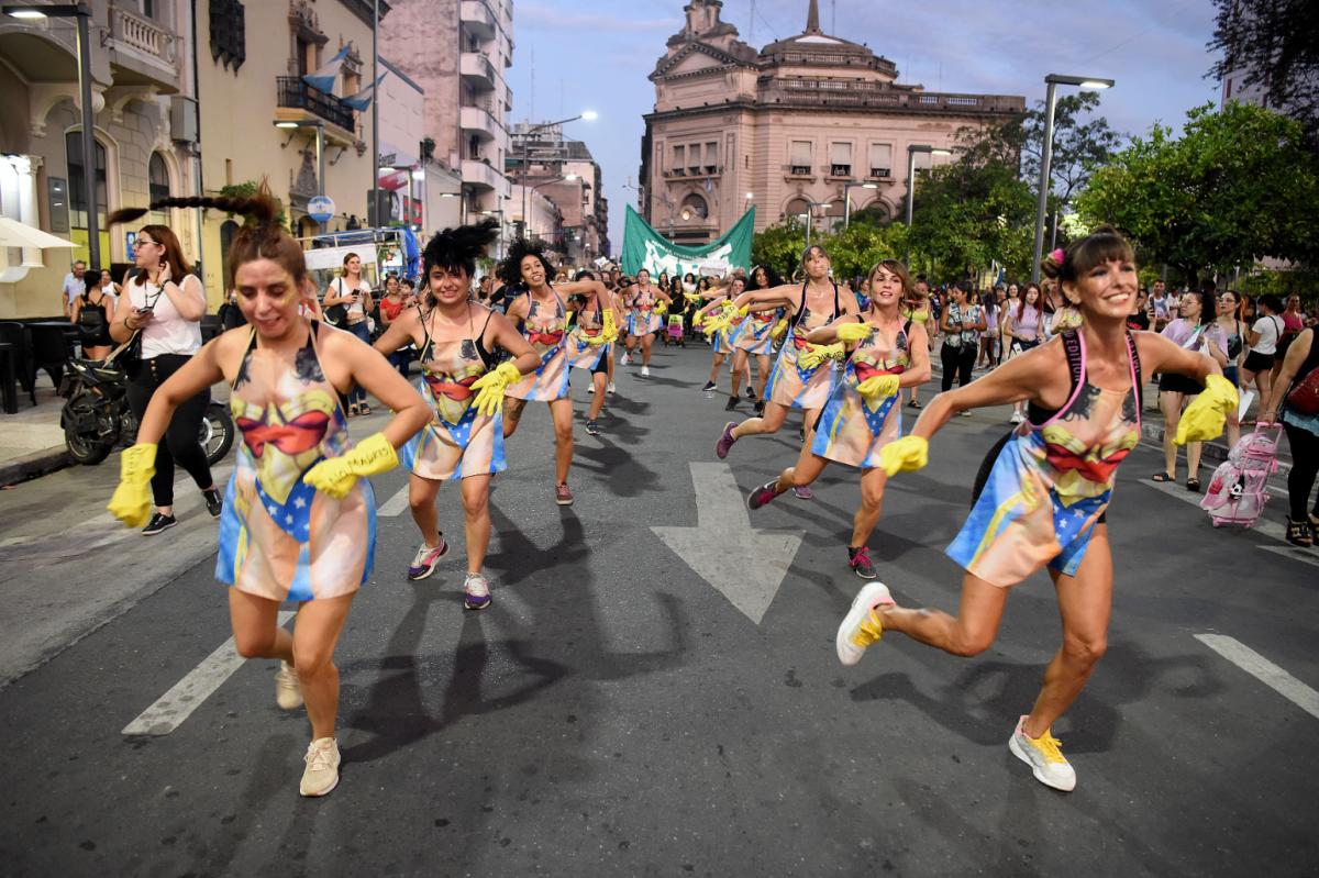 En el Día de la Mujer, las tucumanas coparon las calles