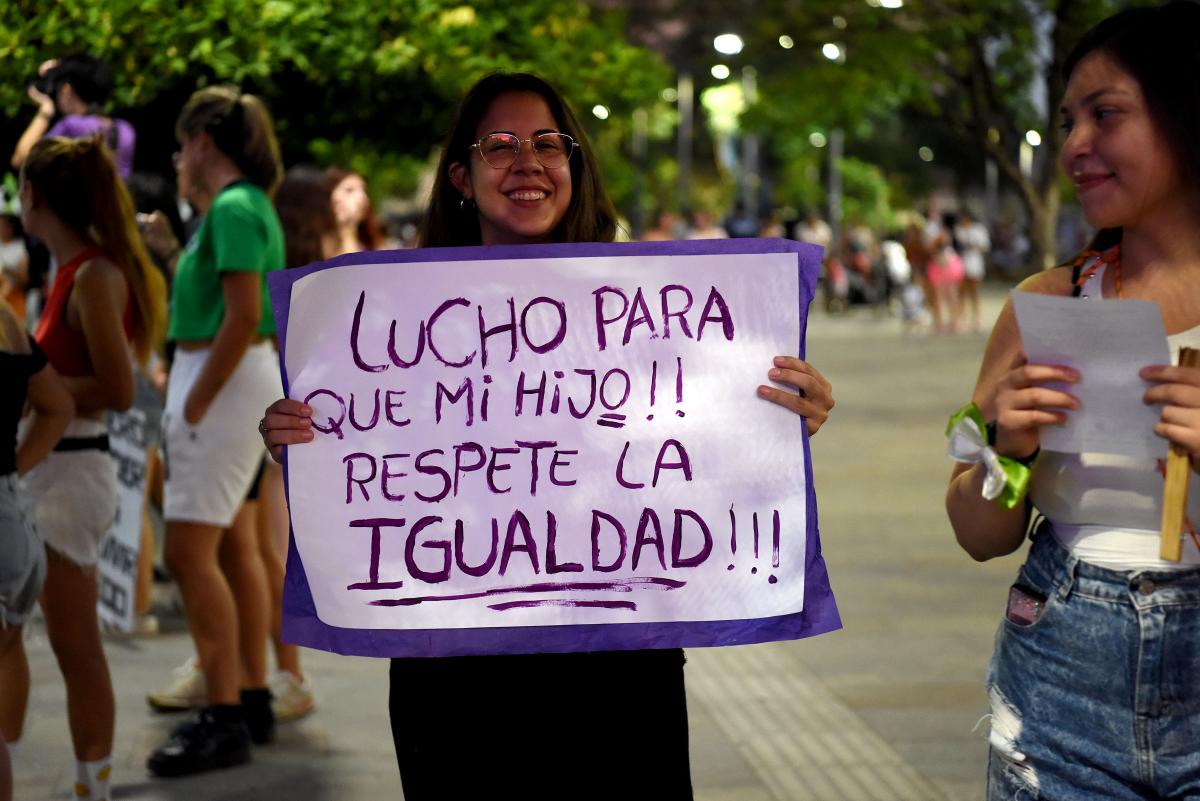 En el Día de la Mujer, las tucumanas coparon las calles