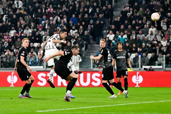 Di María anotó el gol del triunfo de Juventus ante Friburgo